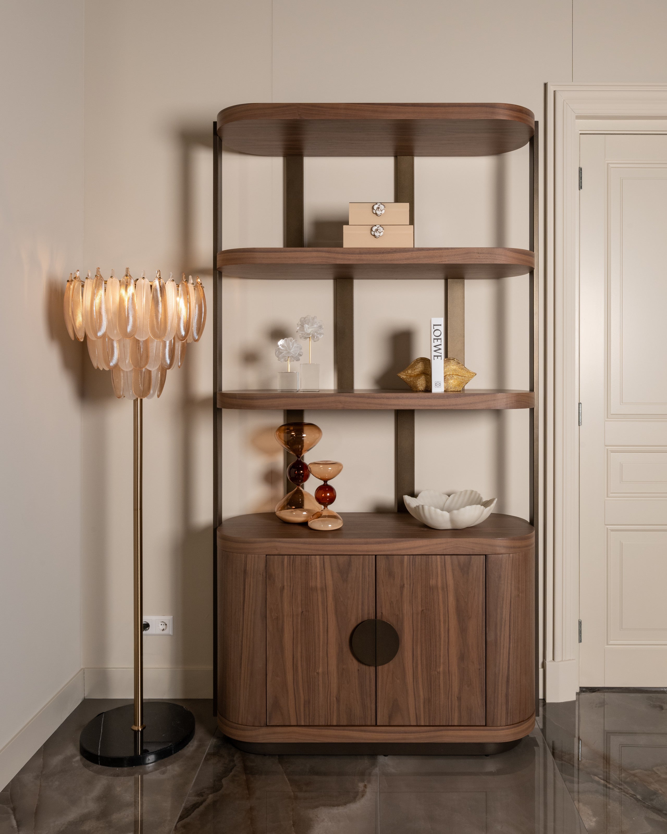 Display cabinet Windsor walnut