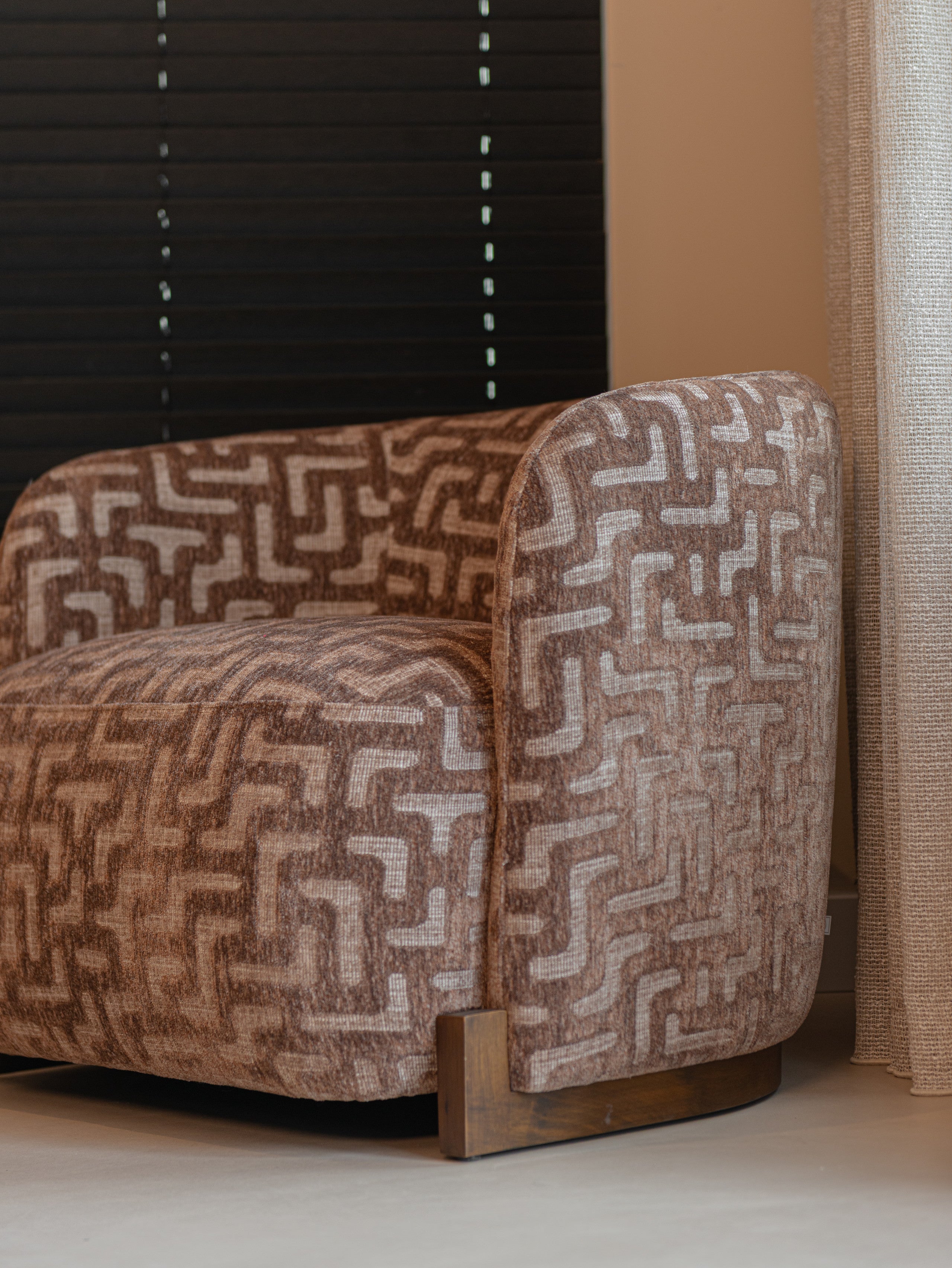 Lounge chair Hannah brown labyrinth fire retardant