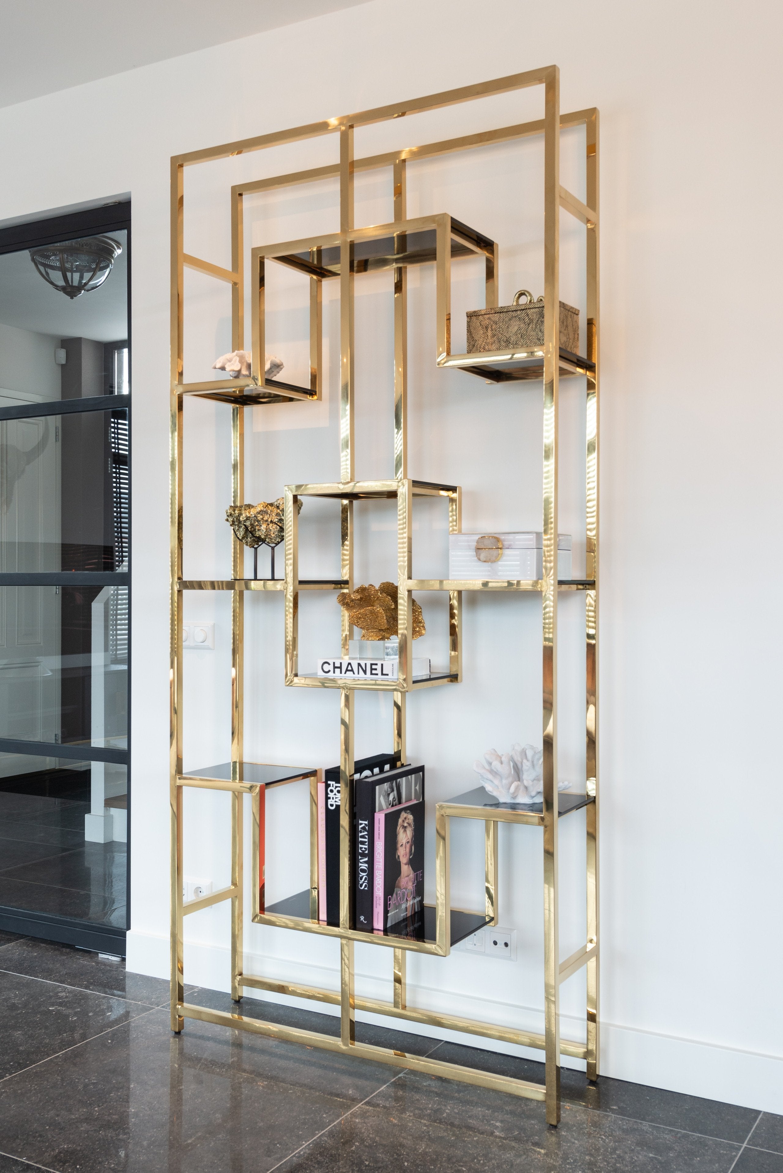 Display cabinet Magnus gold