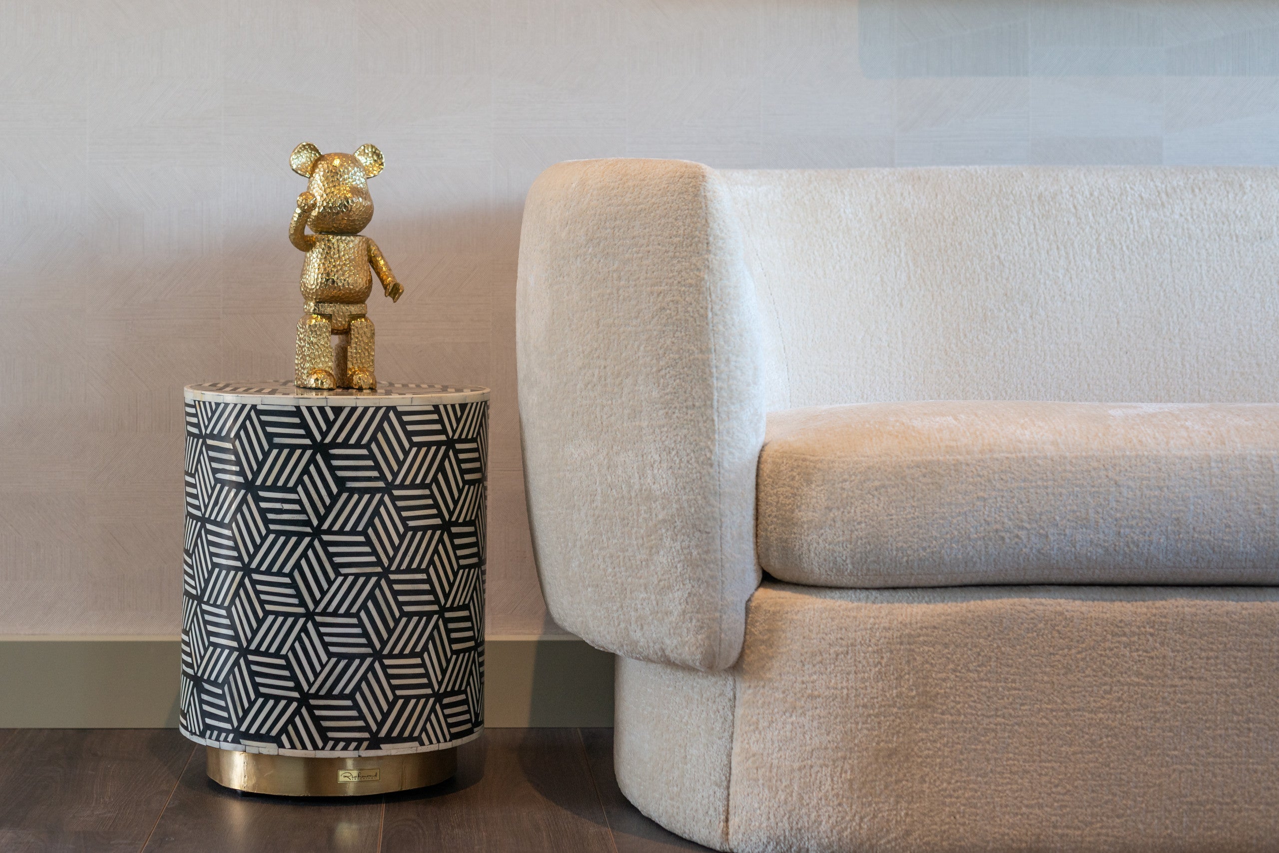 Decorative object Bear gold standing