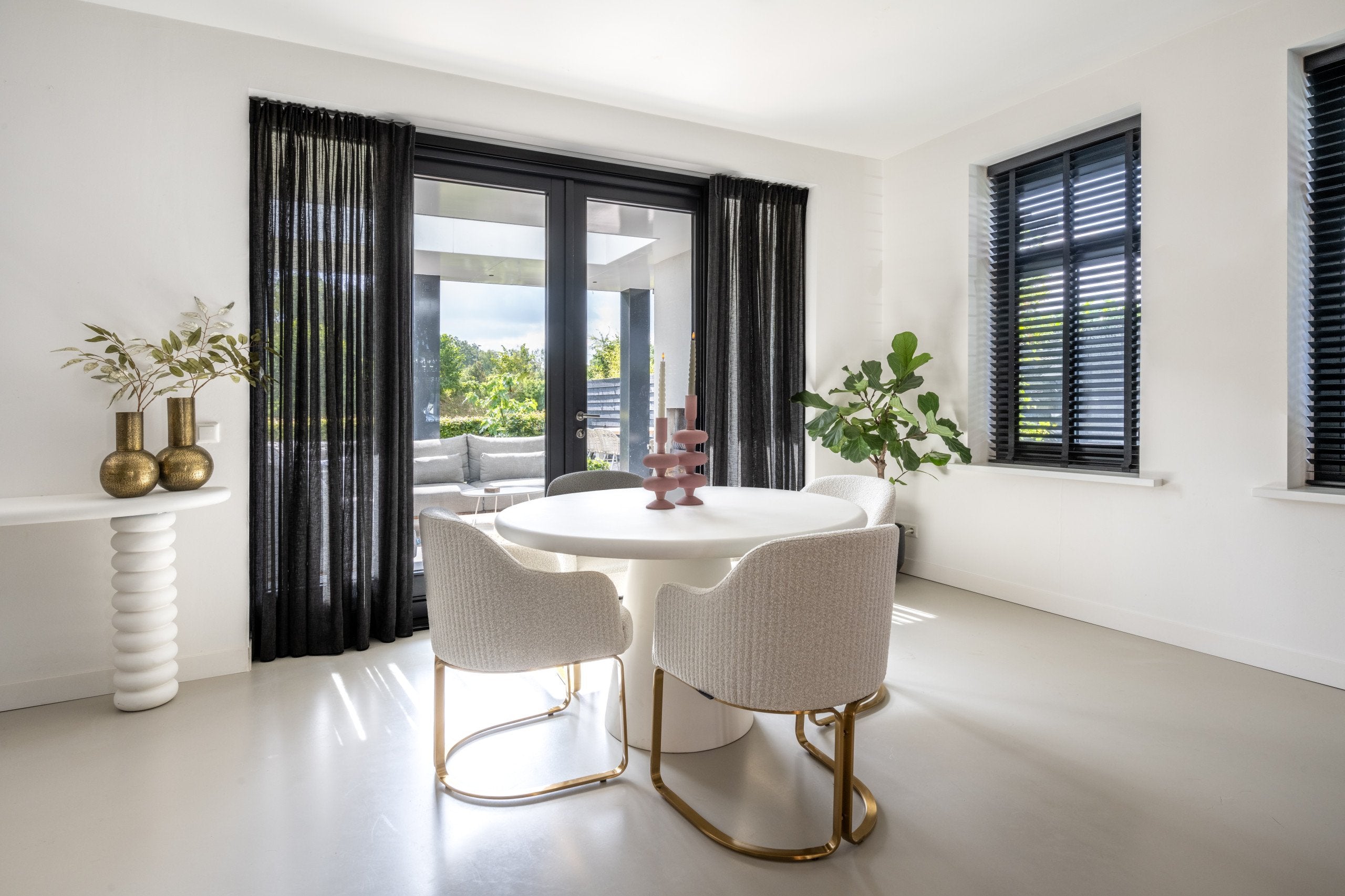 Dining table Bloomstone white 130Ø