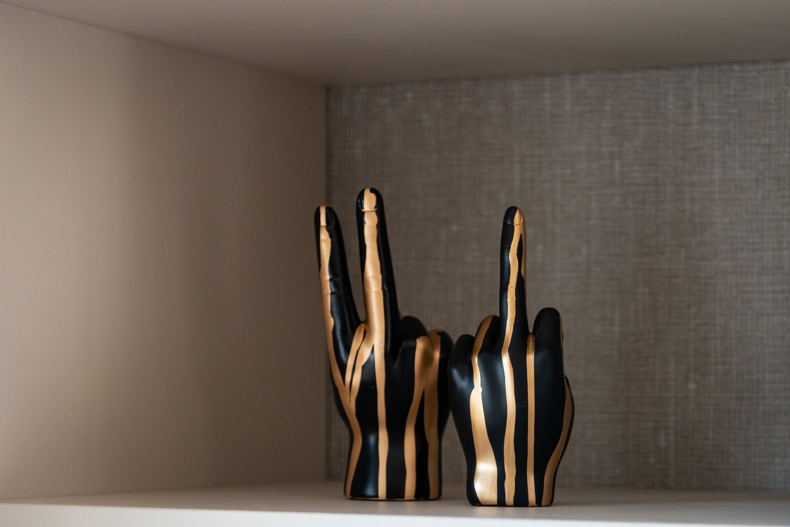 Decorative object Peace black/gold