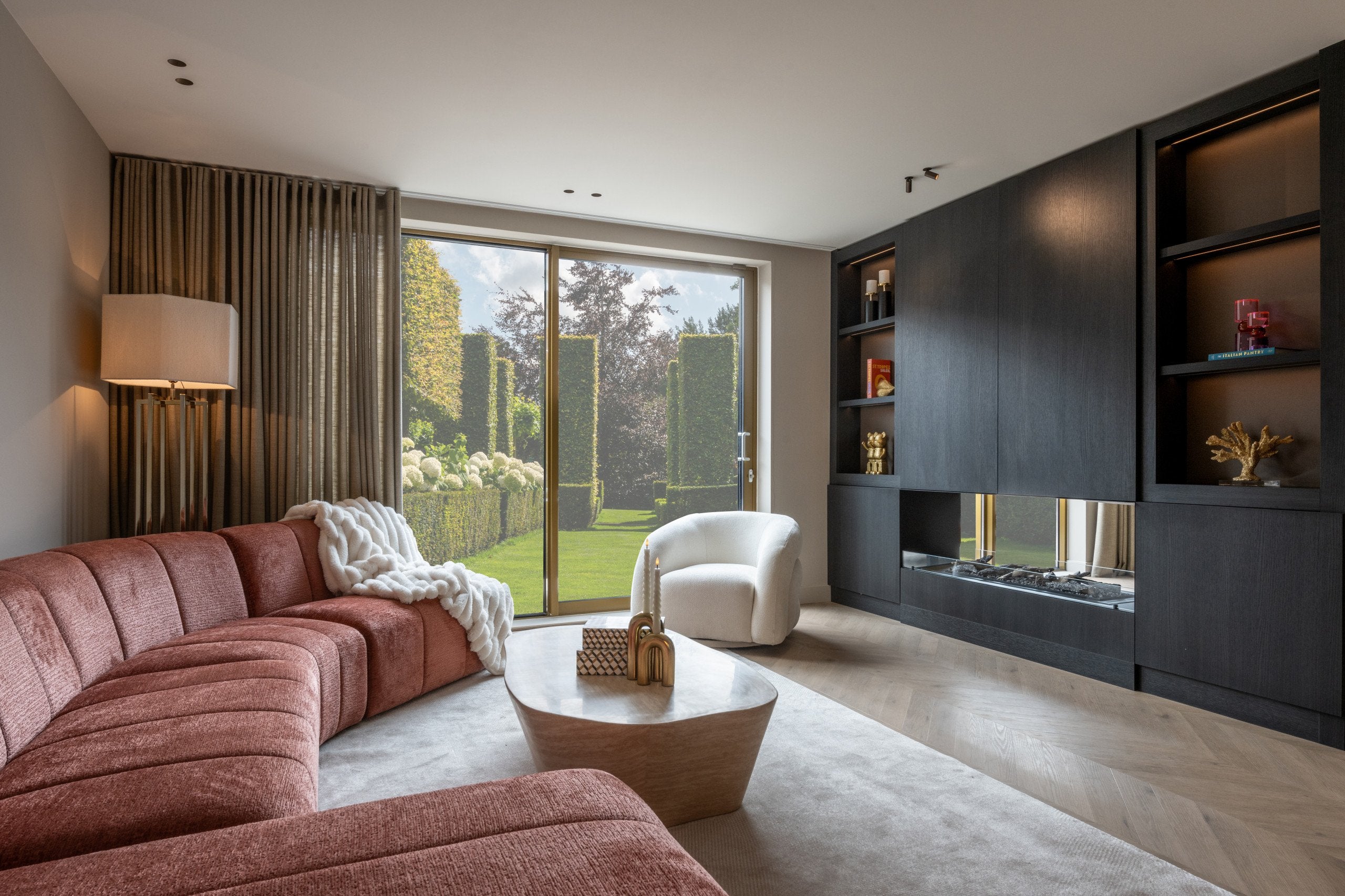 Lounge chair Arcus white unicorn swivel