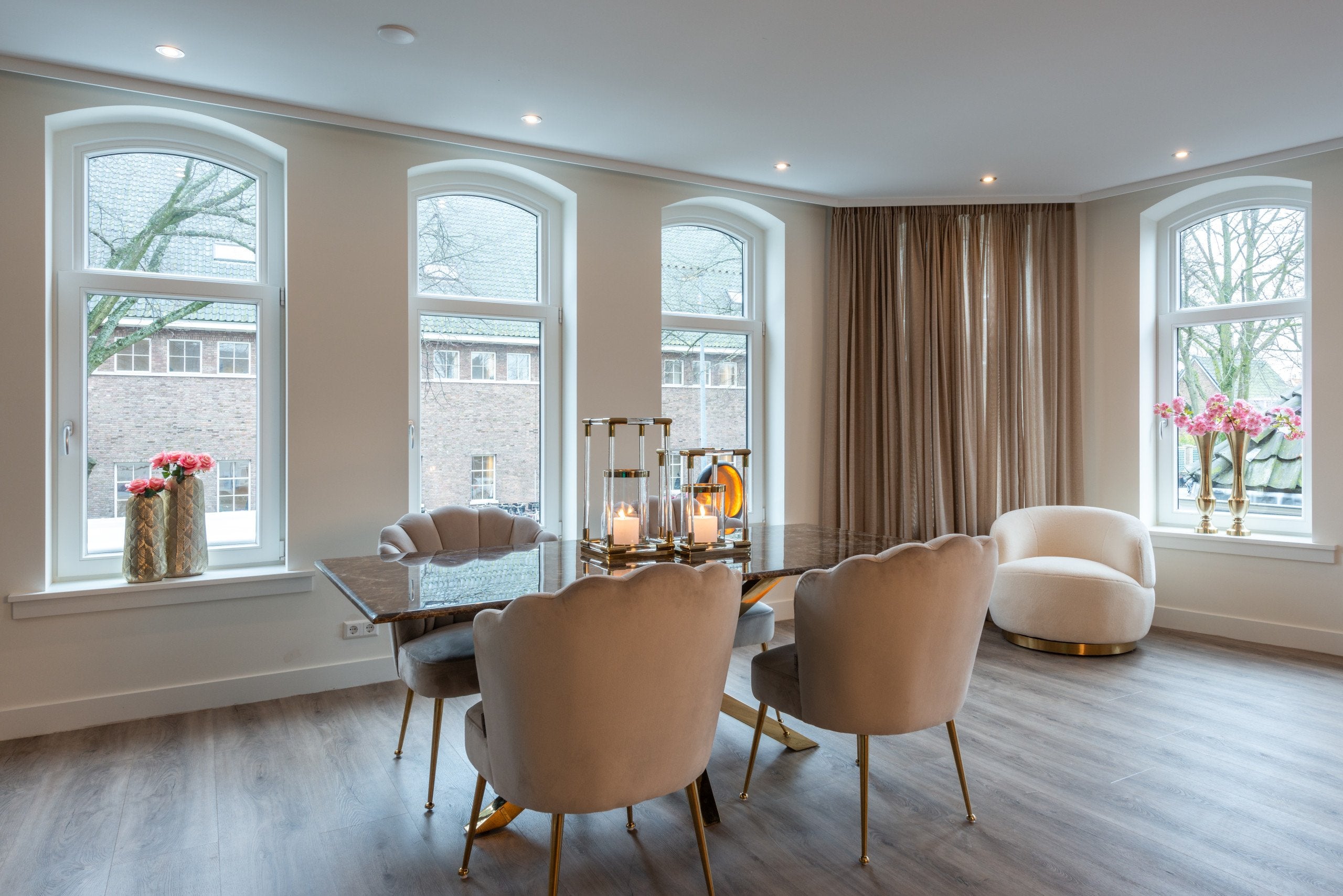 Dining table Conrad gold