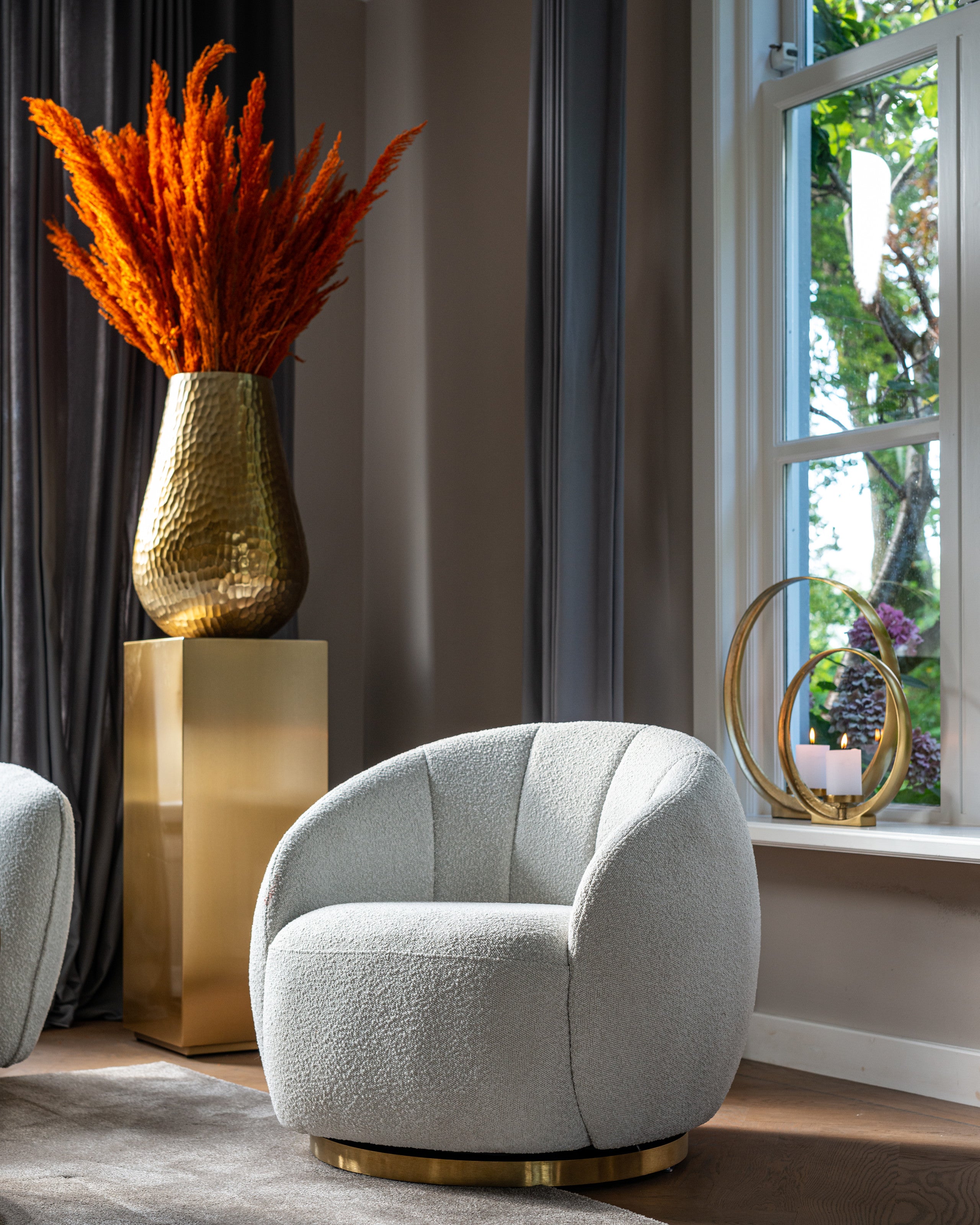 Lounge chair Jago white bouclé swivel