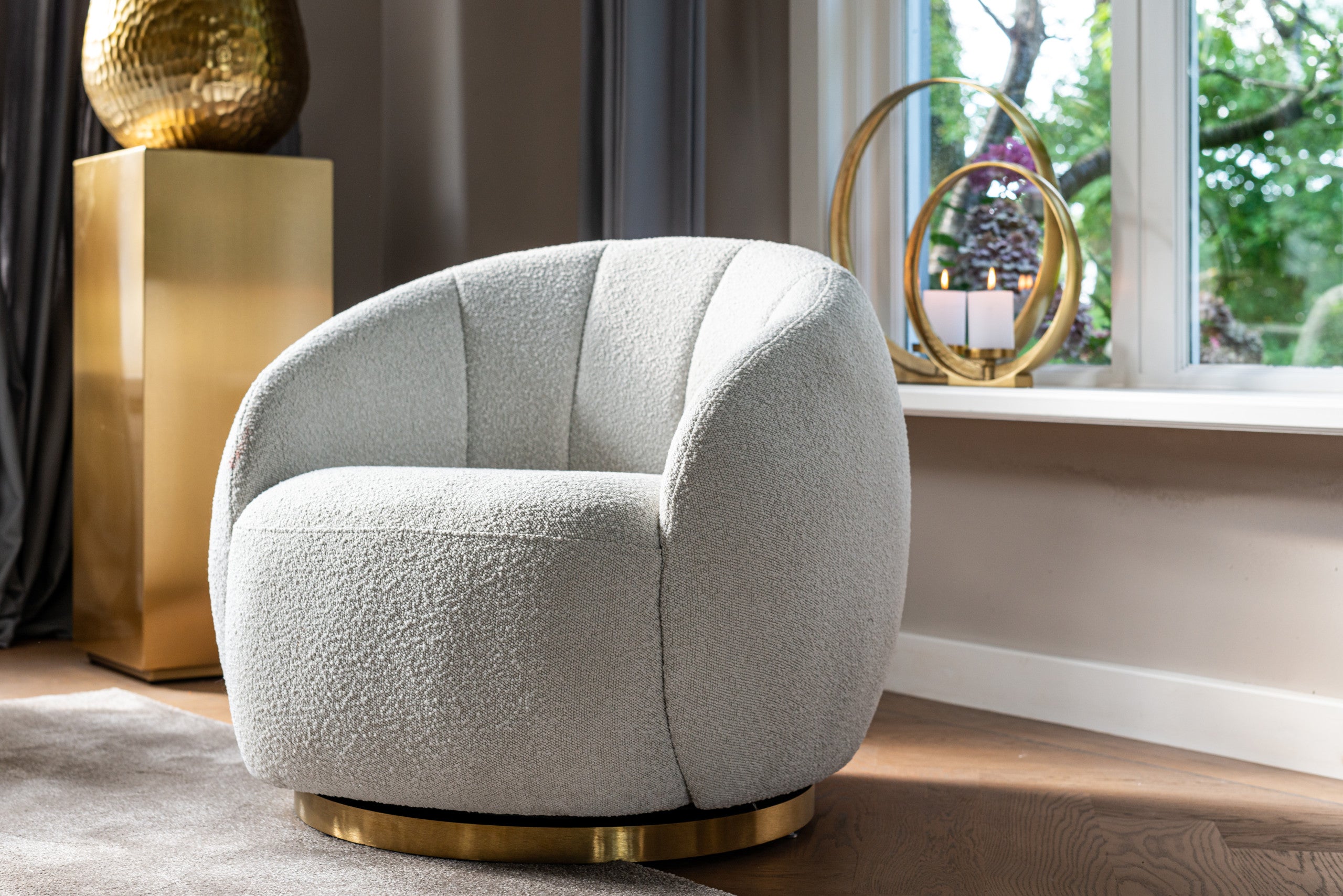 Lounge chair Jago white bouclé swivel