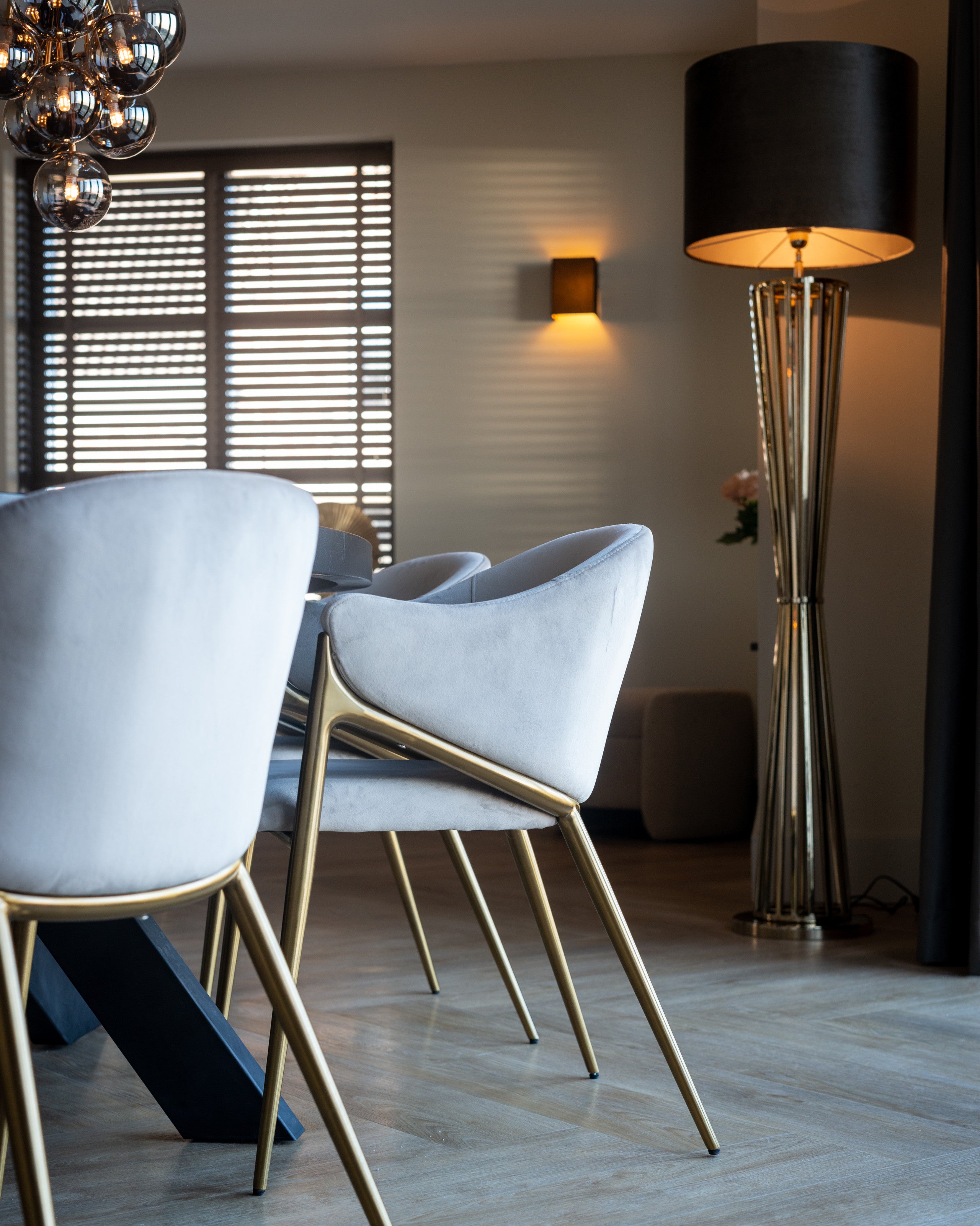 Dining chair Gwen khaki velvet fire retardant