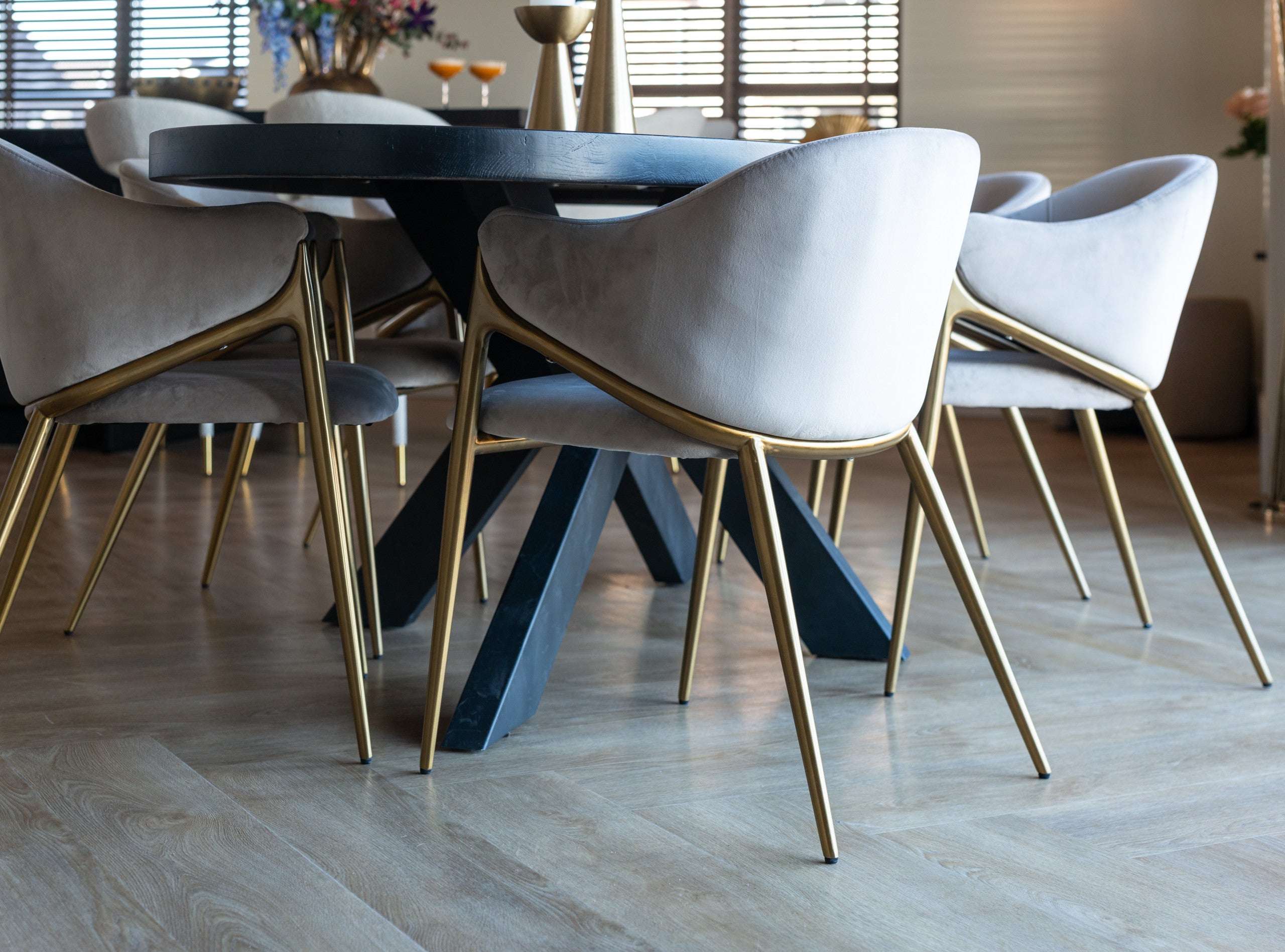 Dining chair Gwen khaki velvet fire retardant