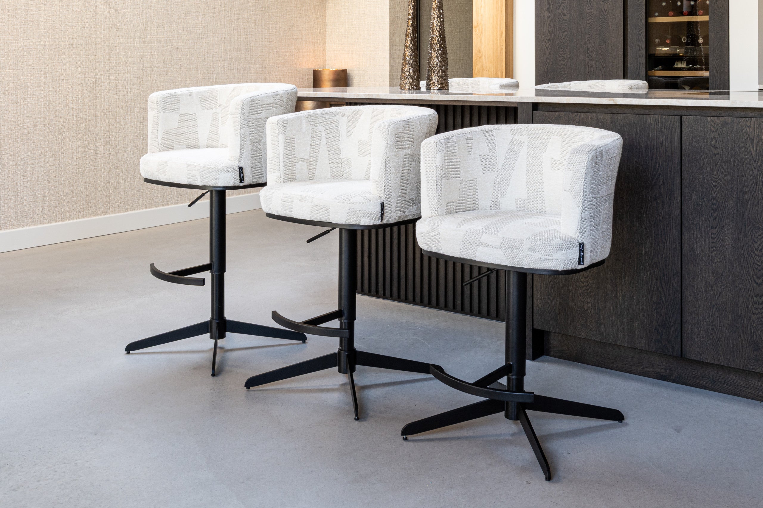 Bar stool Cheyenne beige graffic swivel
