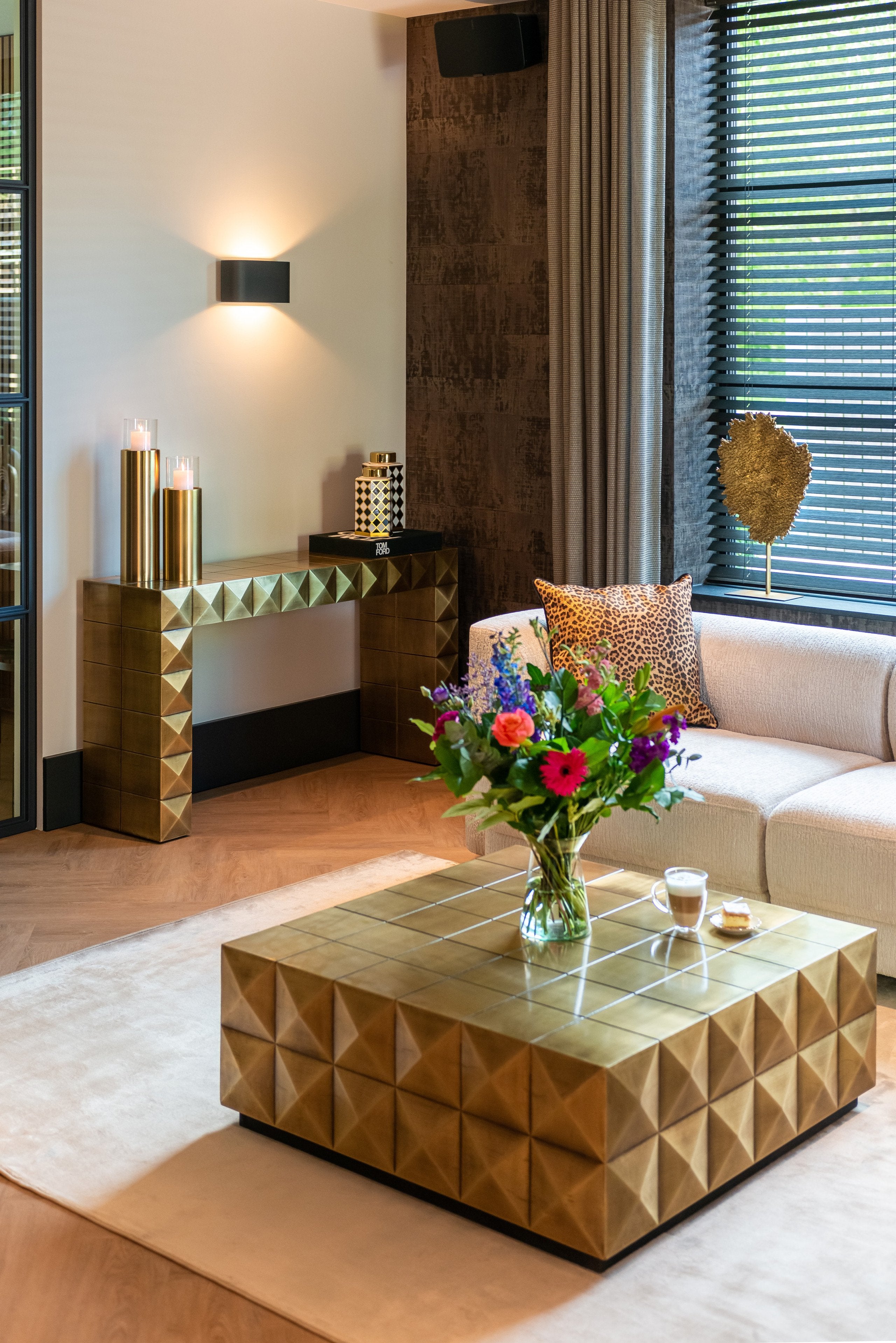 Coffee table Collada brushed gold incl. glass top