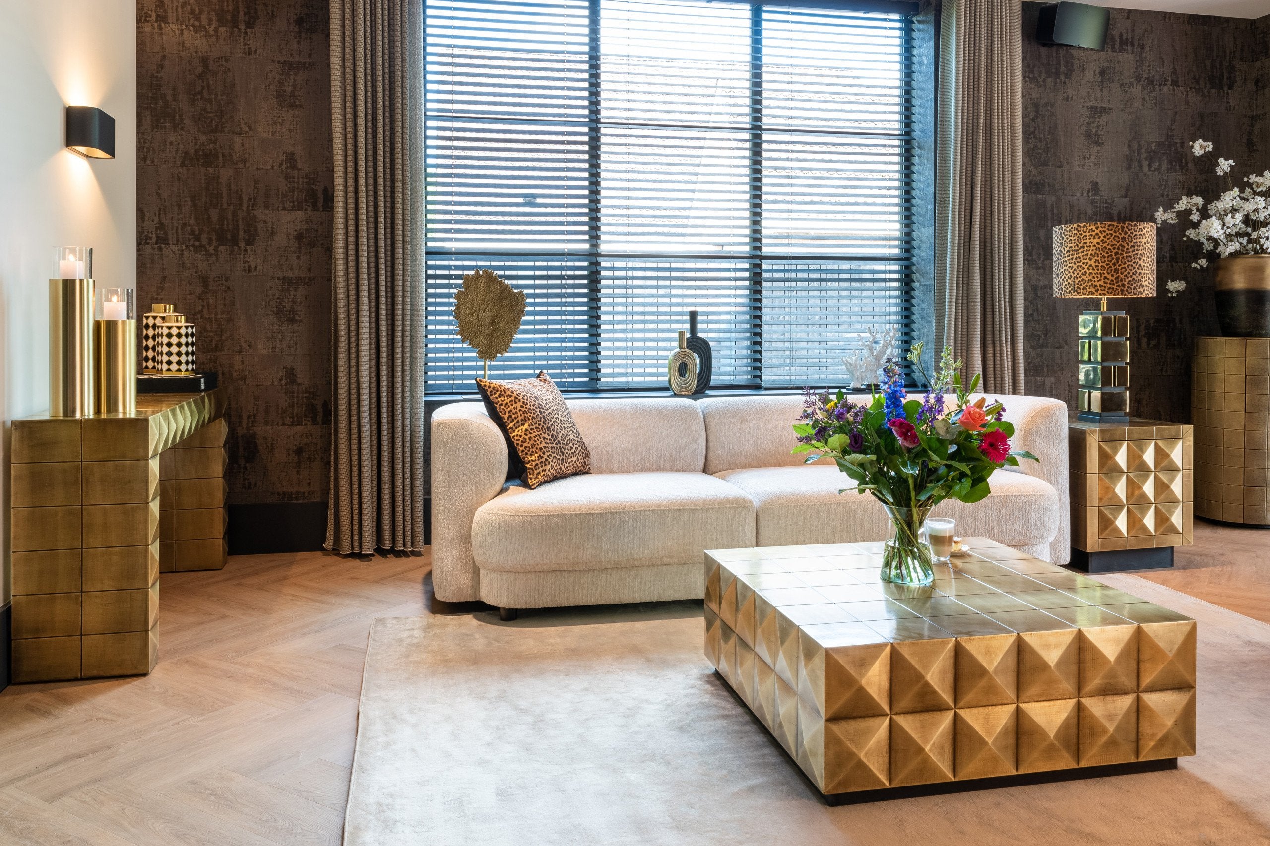 Coffee table Collada brushed gold incl. glass top