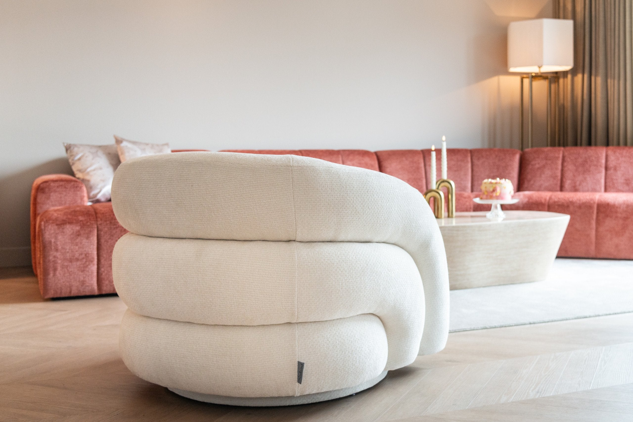 Lounge chair Arcus white unicorn swivel