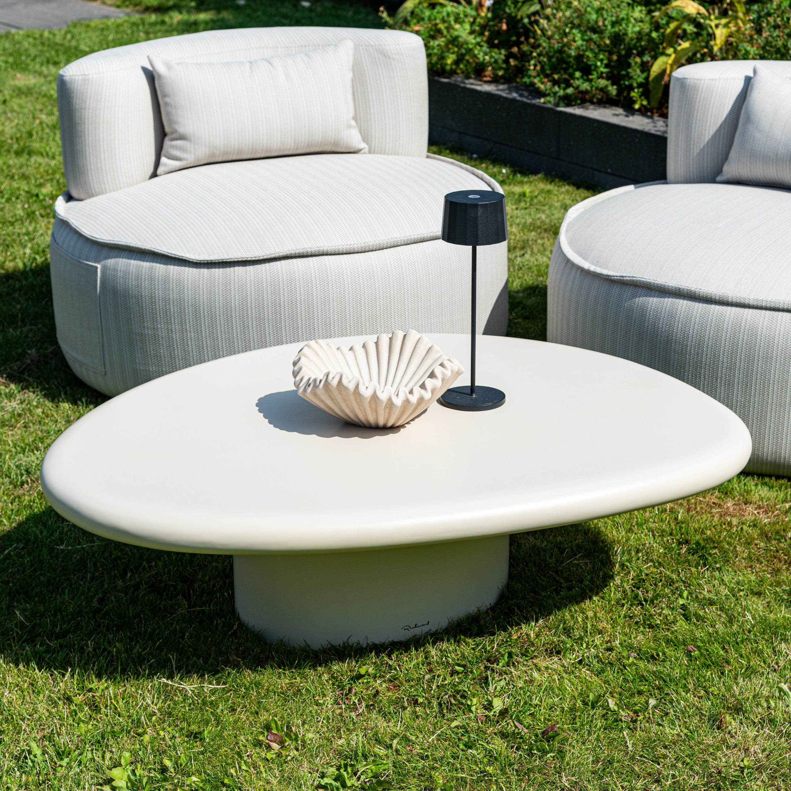 Outdoor coffee table Urban Bloom sandstone