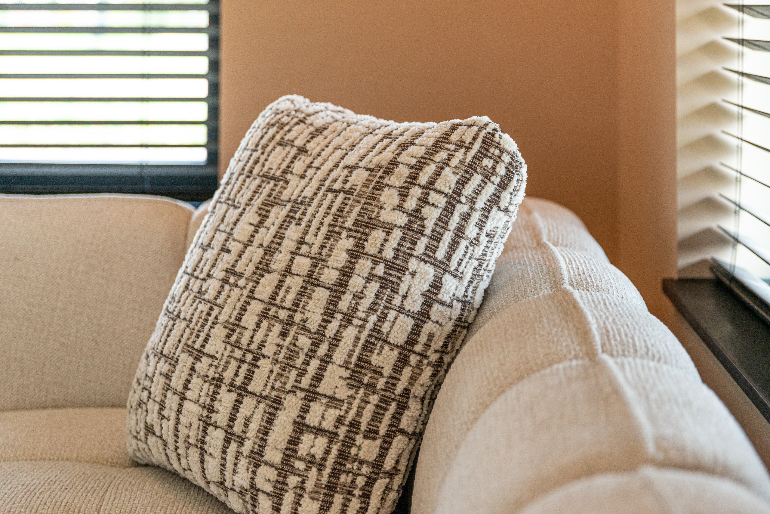 Sofa Jezebel cream fancy