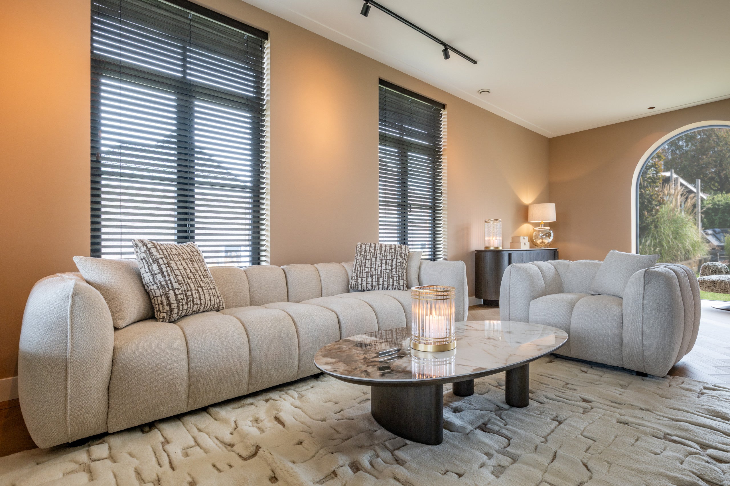 Sofa Jezebel cream fancy