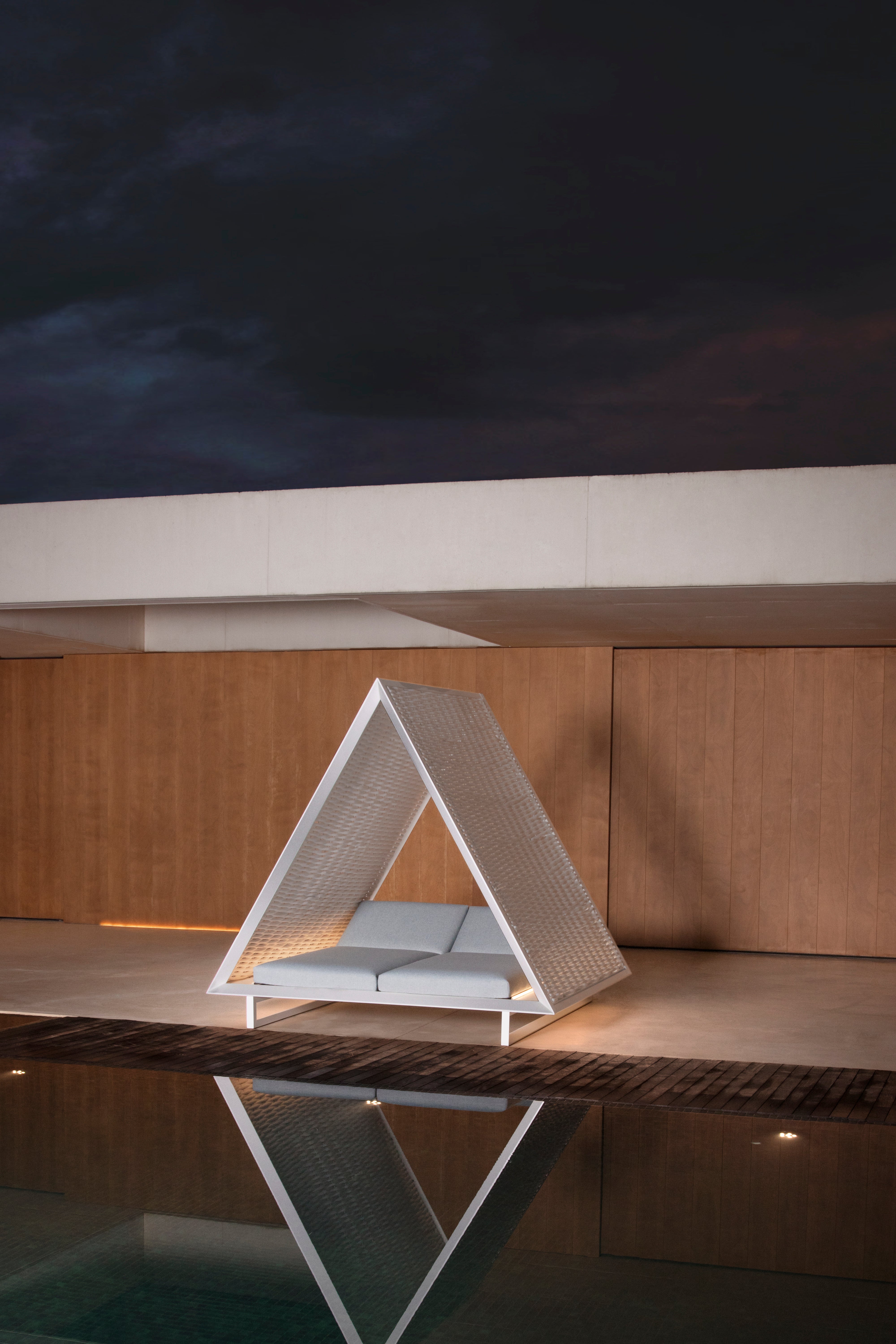 Vineyard Daybed Fabric Roof