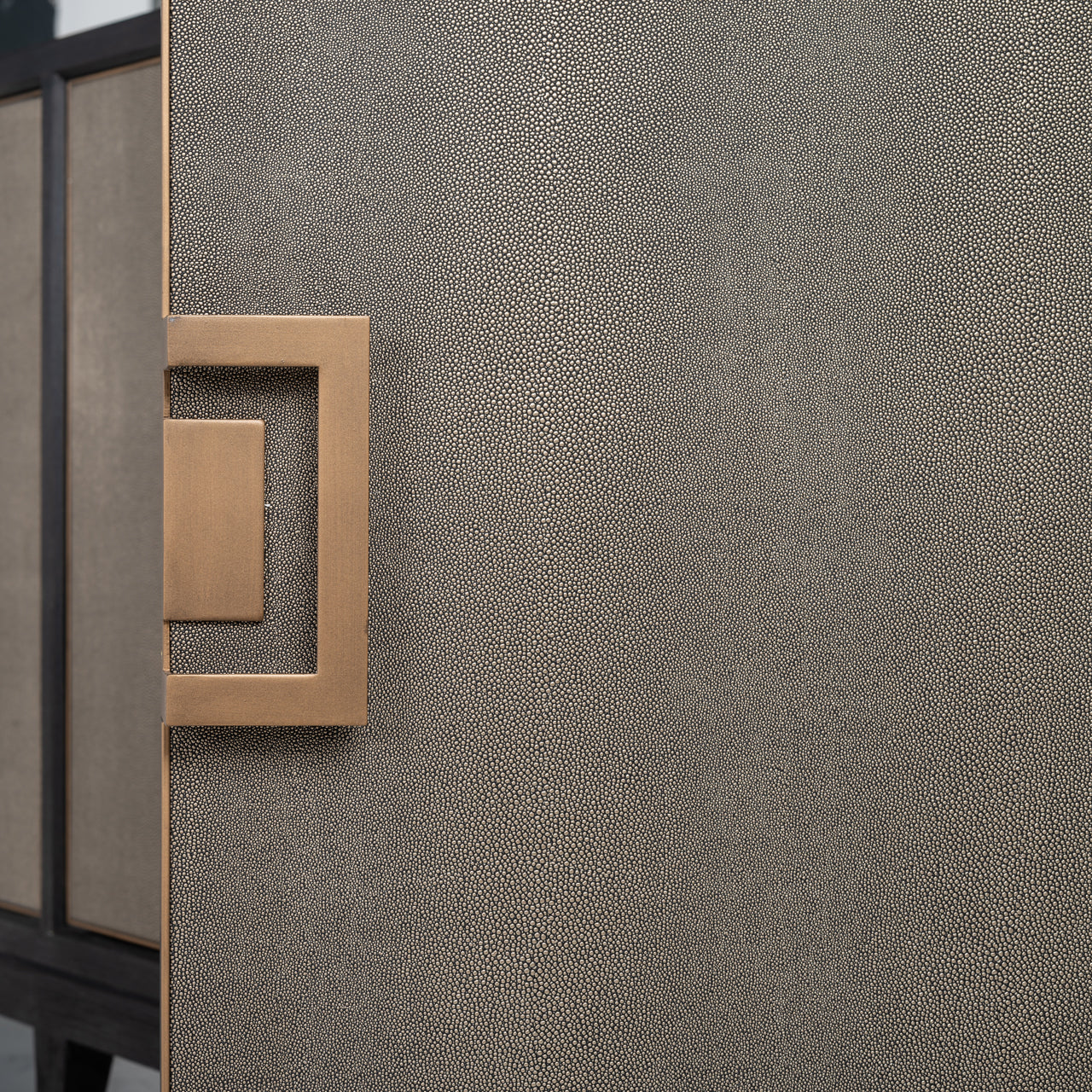 Sideboard Bloomville brass shagreen