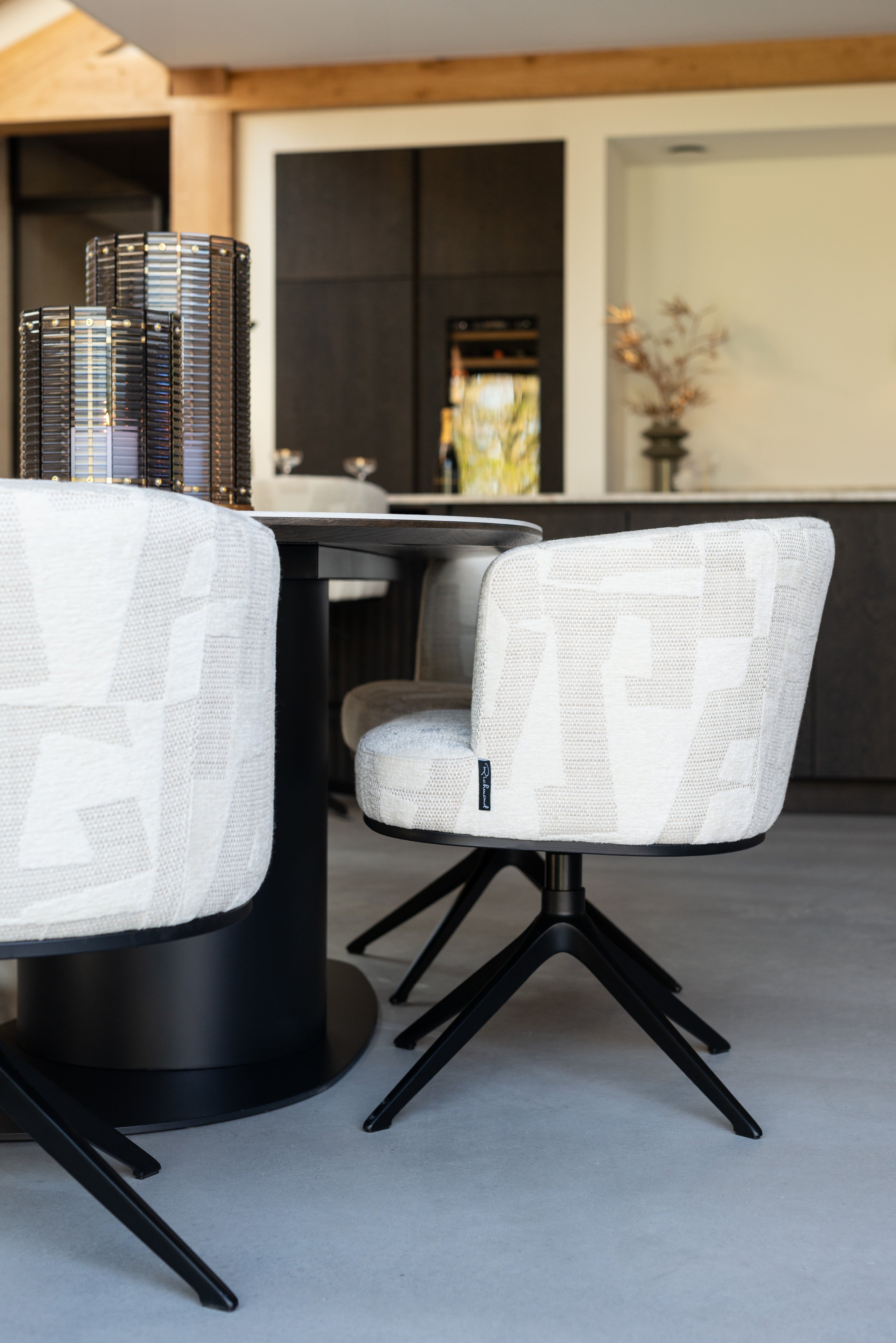 Dining chair Cheyenne beige graffic swivel