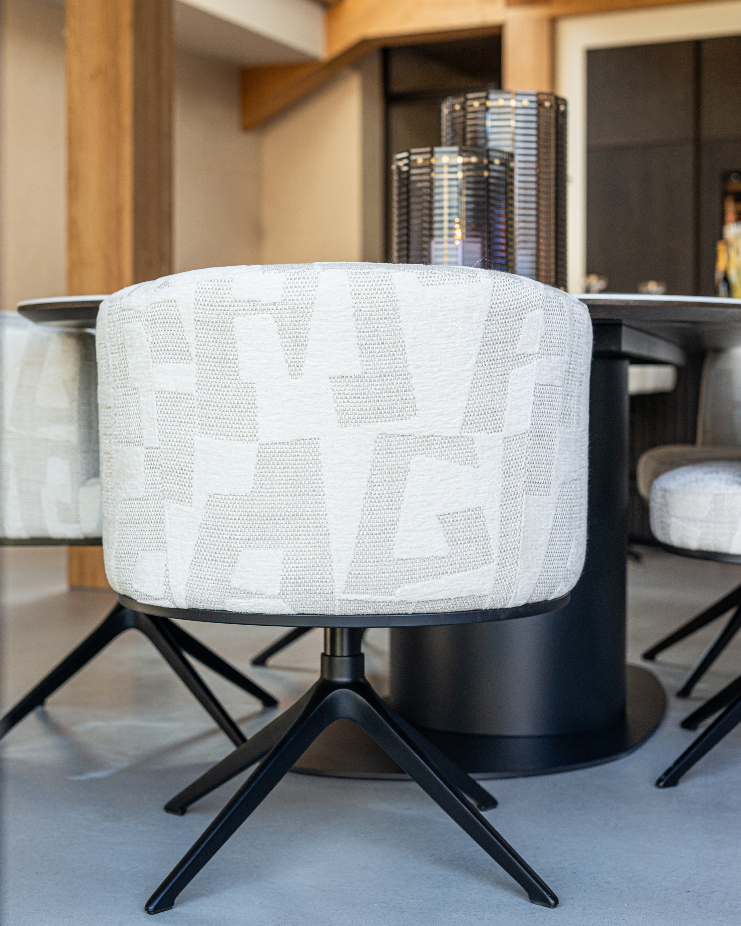 Dining chair Cheyenne beige graffic swivel