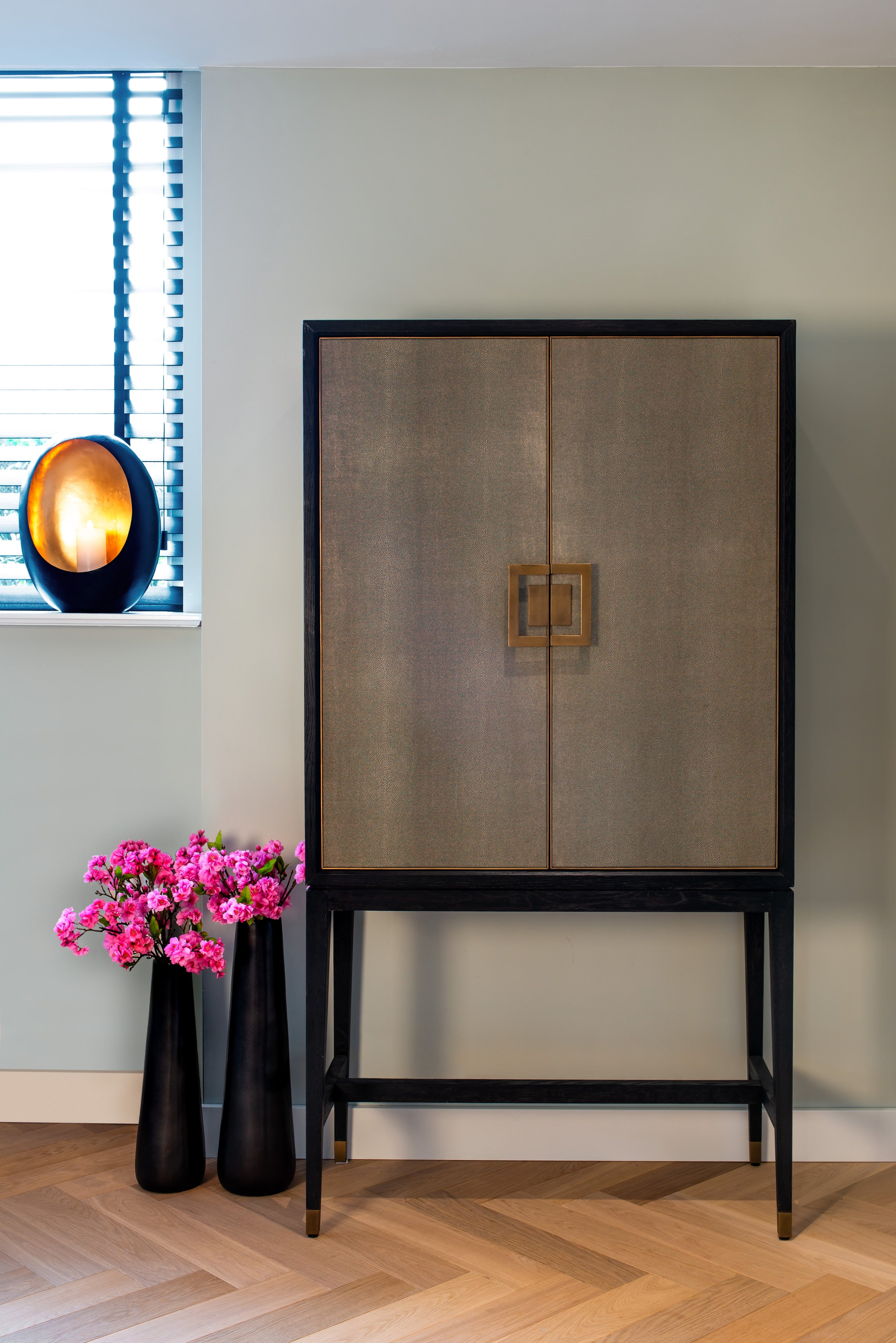 Storage cabinet Bloomville brass shagreen