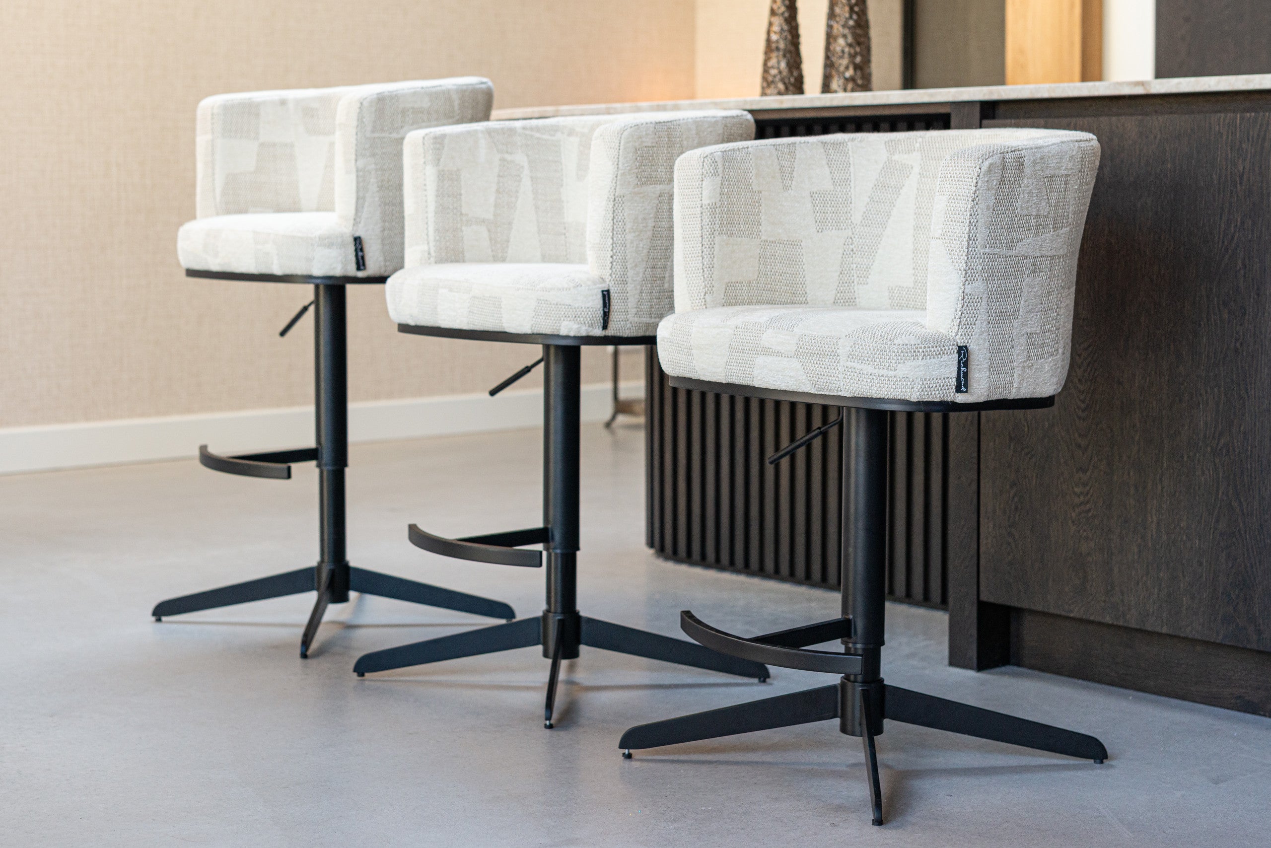 Bar stool Cheyenne beige graffic swivel