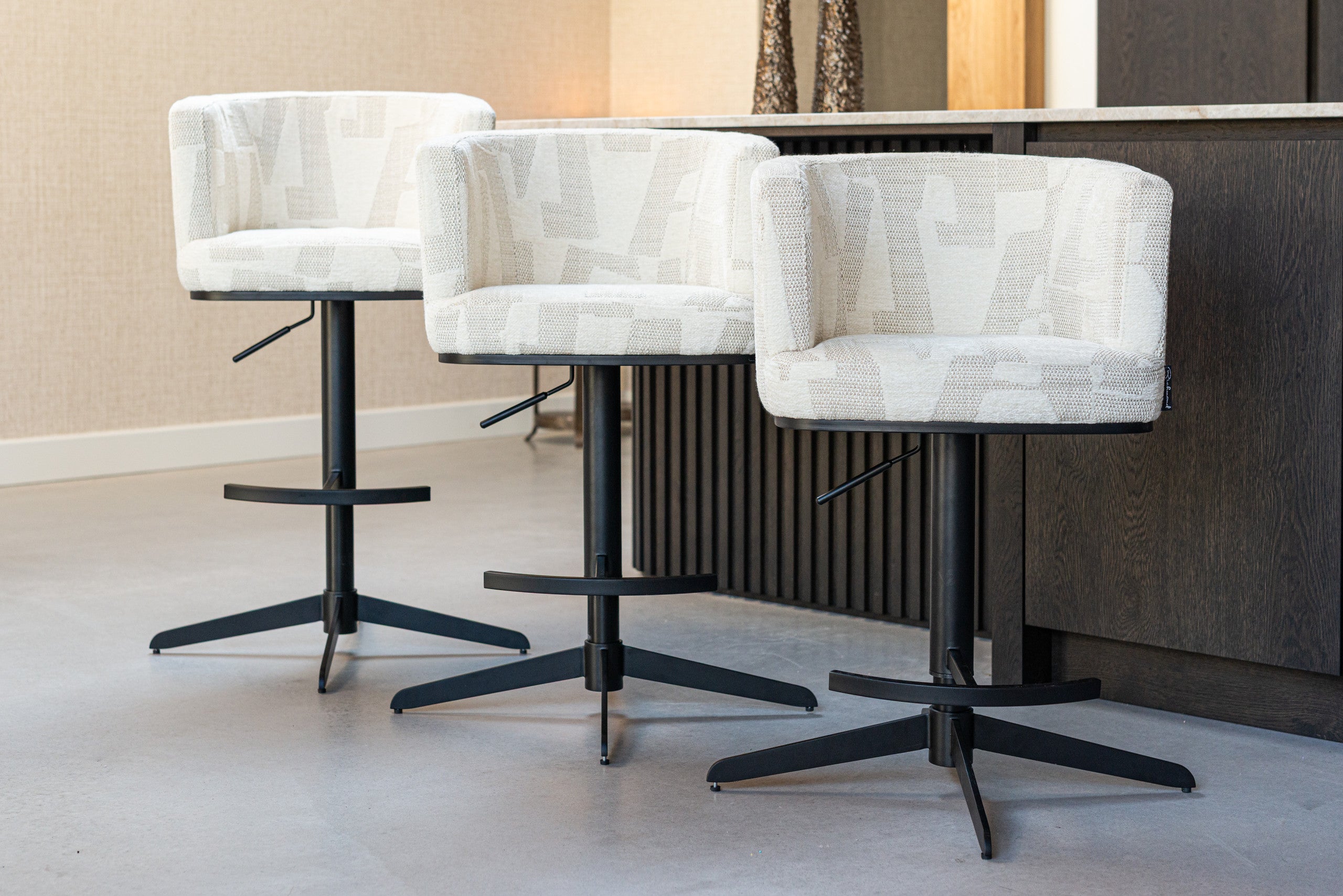 Bar stool Cheyenne beige graffic swivel