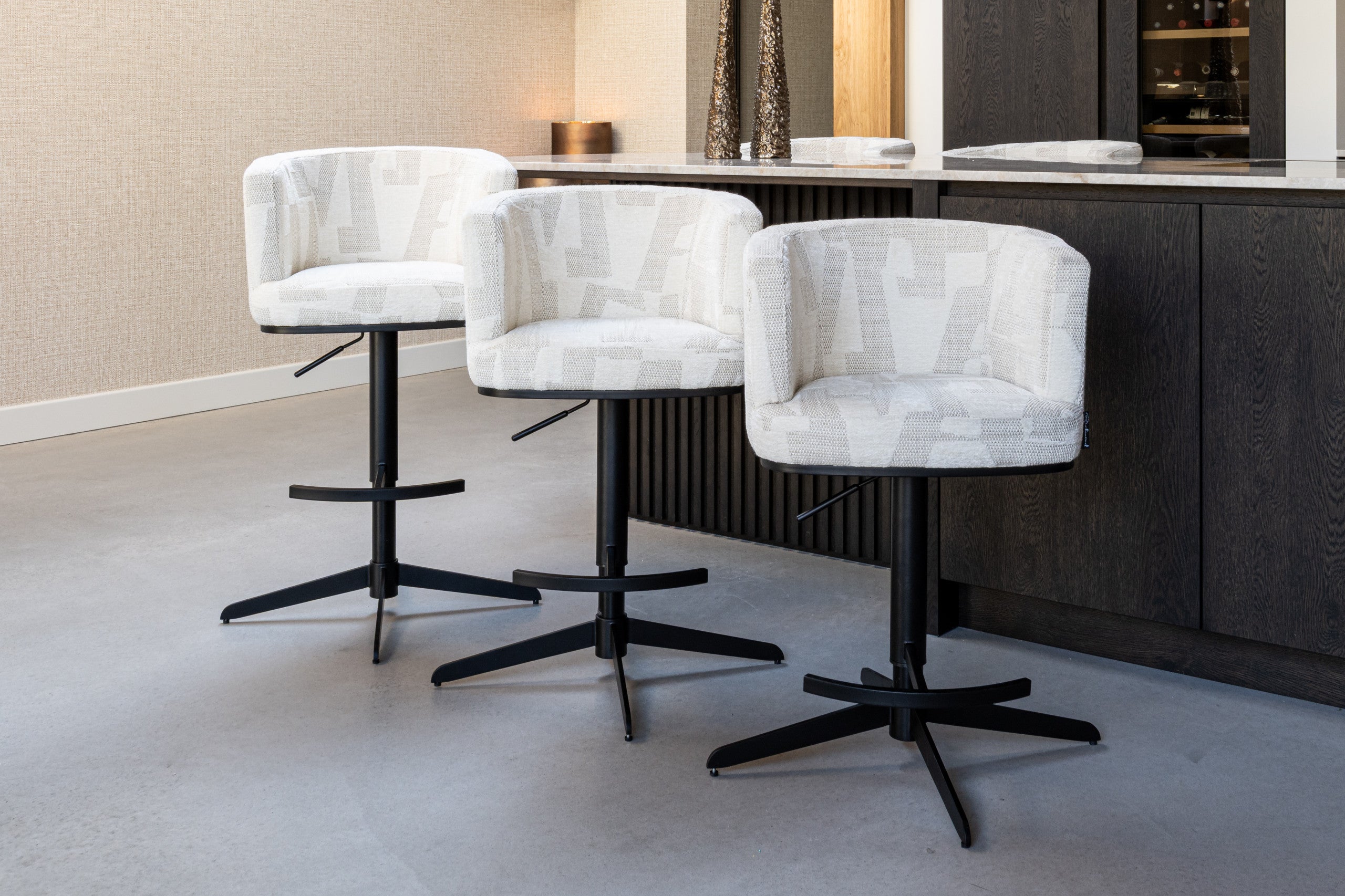 Bar stool Cheyenne beige graffic swivel