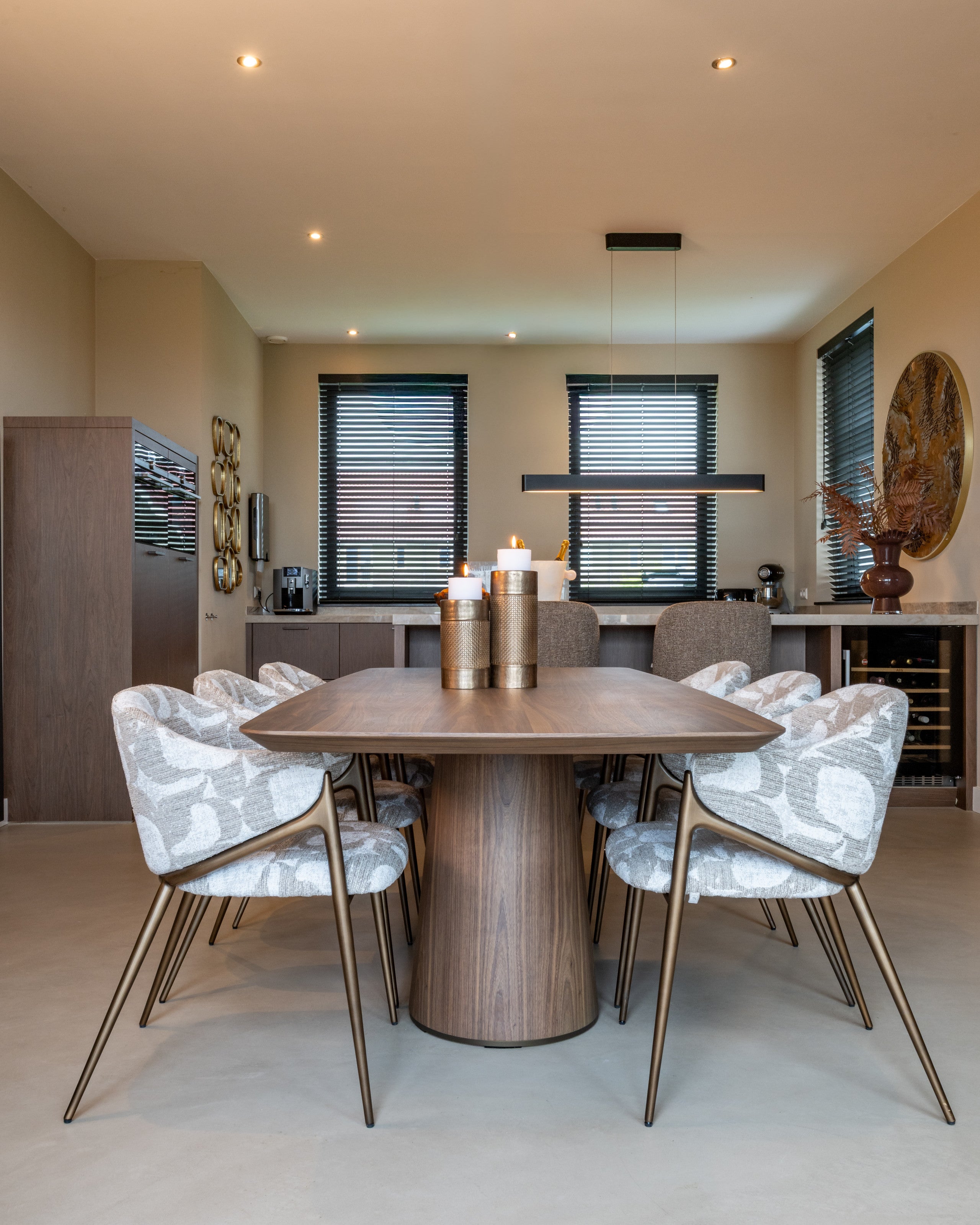 Dining table Windsor walnut 230