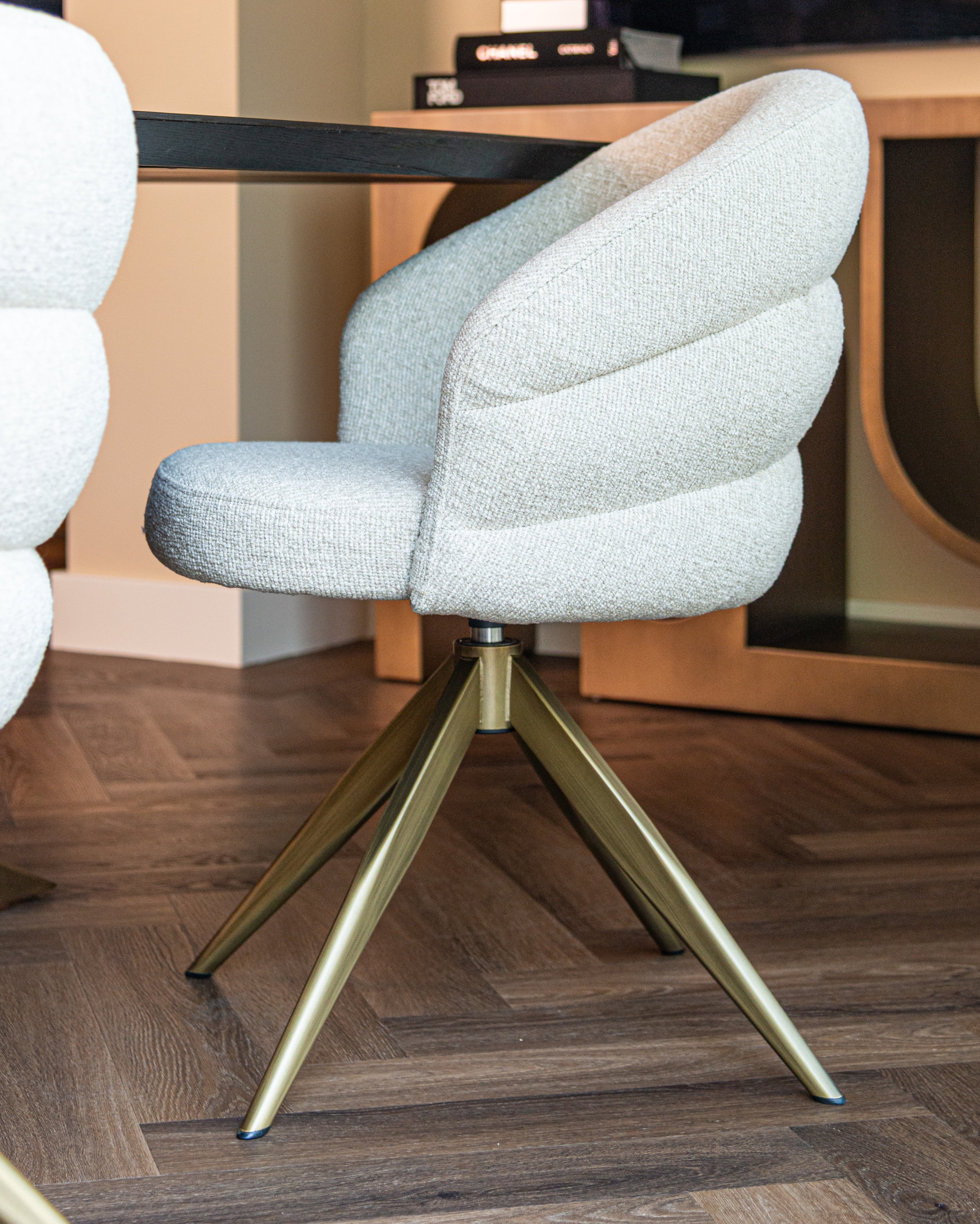Dining chair Zendaya biscotti swivel fire retardant