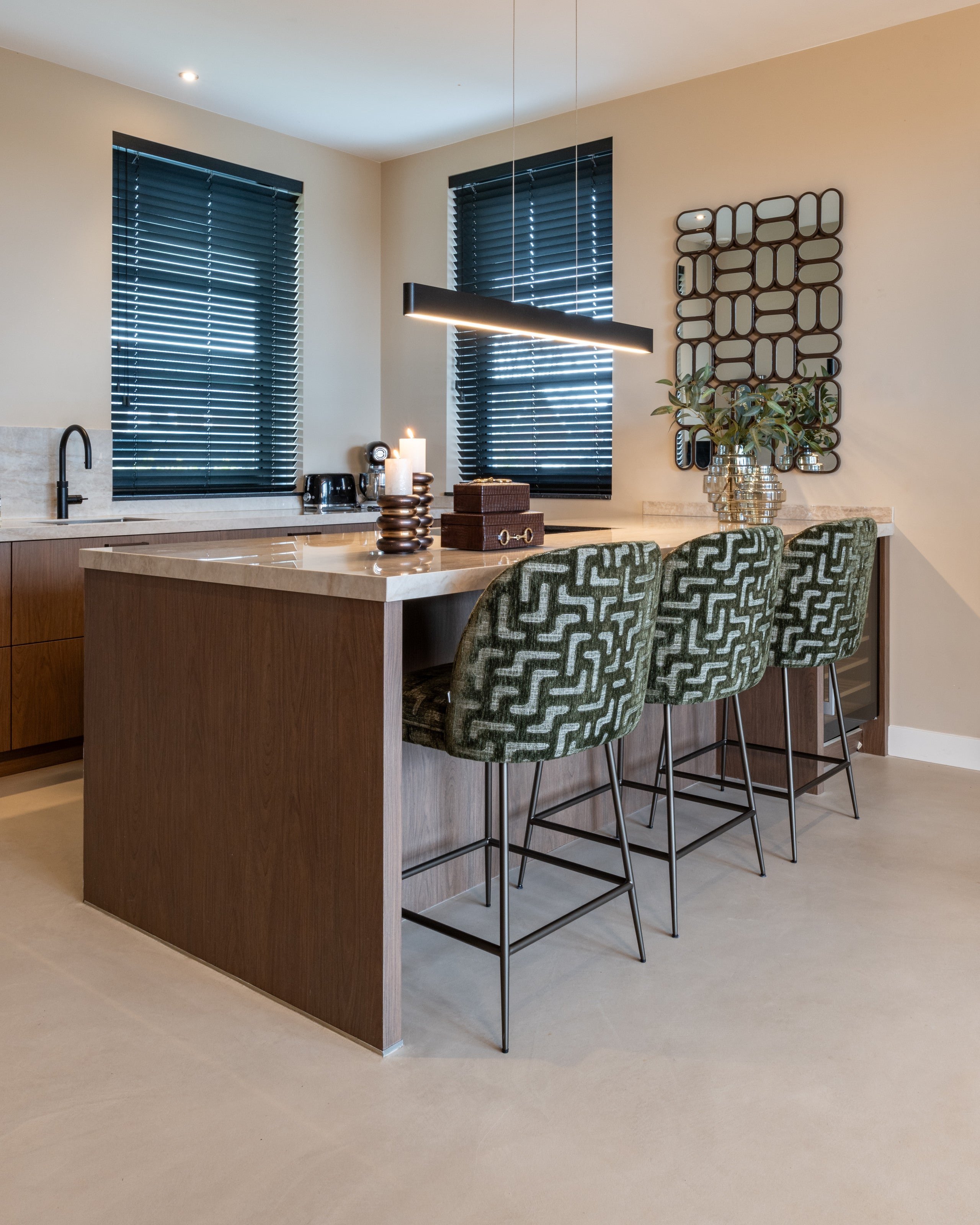 Counter stool Pullitzer moss labyrinth