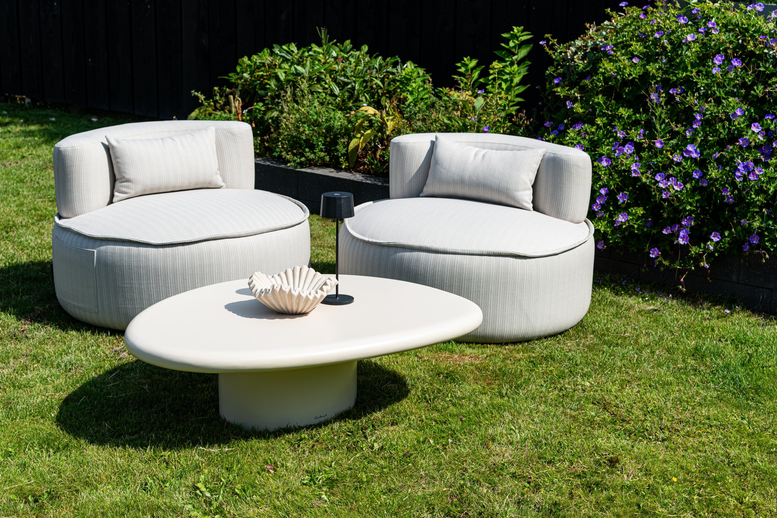 Outdoor coffee table Urban Bloom sandstone