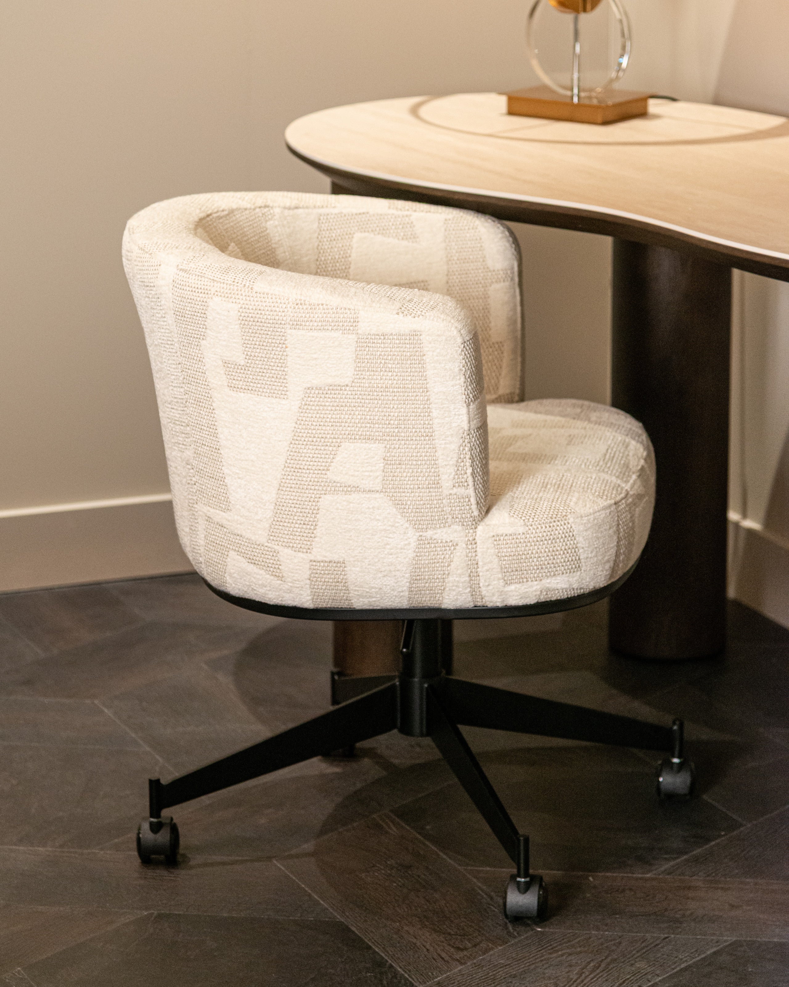 Dining chair Rochenne beige graffic swivel on wheels